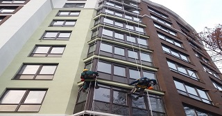Установка крыши на балкон Чебаркуль цена от 1025 руб. м/2.
